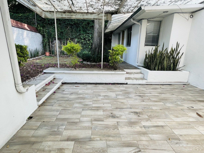 casa con uso de suelo en renta excelente ubicación