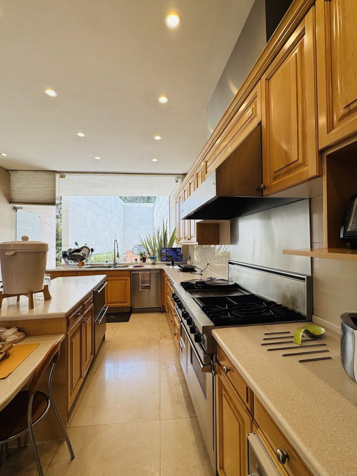 extraordinaria casa en venta en jardines del pedregal con seguridad