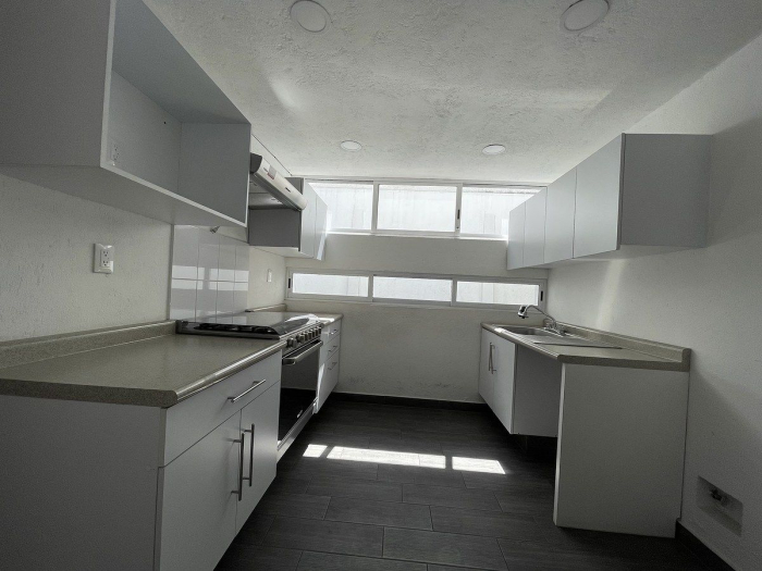 casa remodelada totalmente con gran ubicación.