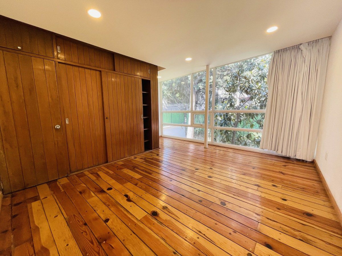 casa remodelada totalmente con gran ubicación.