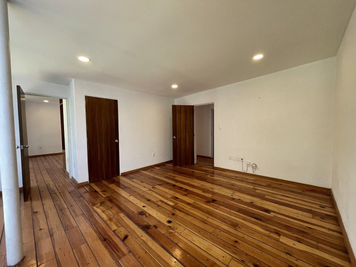 casa remodelada totalmente con gran ubicación.