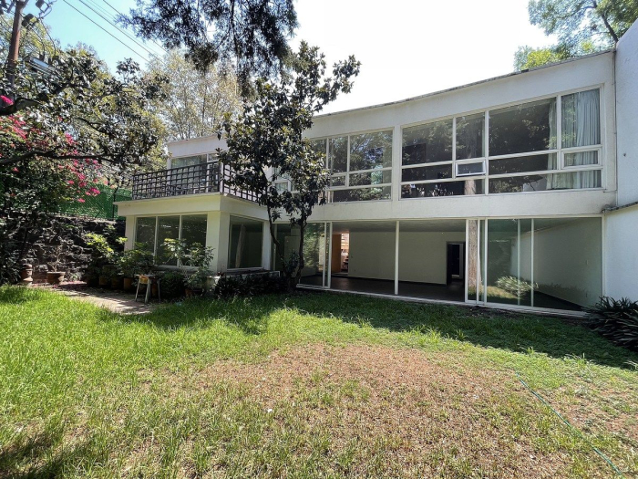 casa remodelada totalmente con gran ubicación.