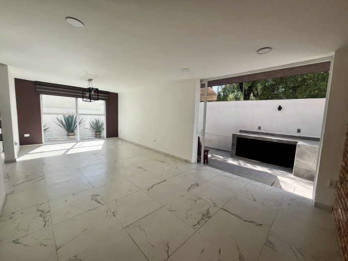 vendo casa remodelada, en privada, doble terraza, en el corazón de cd. satélite