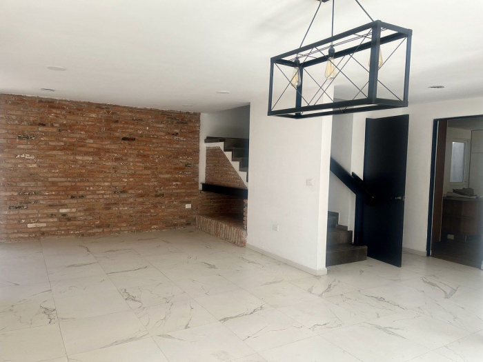vendo casa remodelada, en privada, doble terraza, en el corazón de cd. satélite