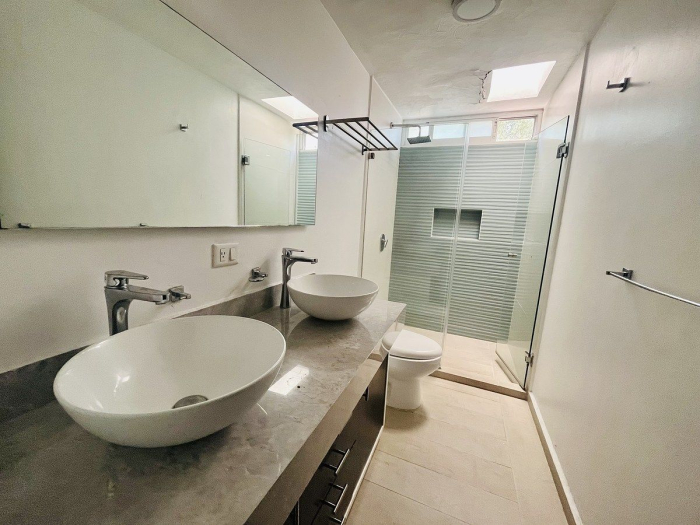 vendo casa remodelada, en privada, doble terraza, en el corazón de cd. satélite