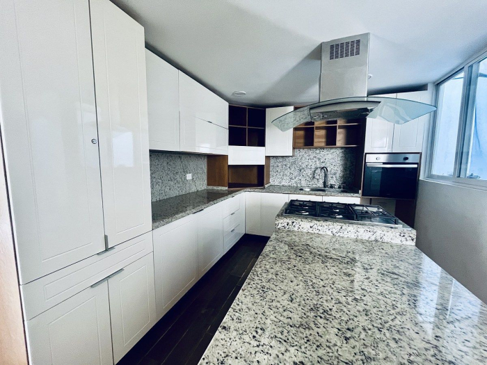 vendo casa remodelada, en privada, doble terraza, en el corazón de cd. satélite