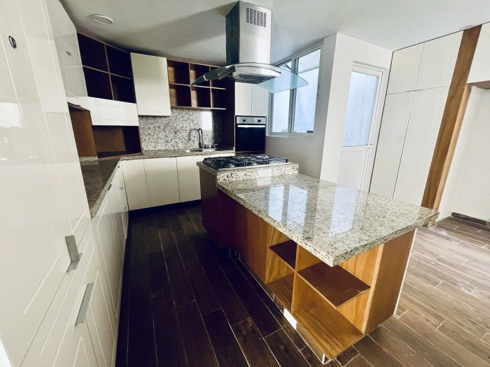 vendo casa remodelada, en privada, doble terraza, en el corazón de cd. satélite