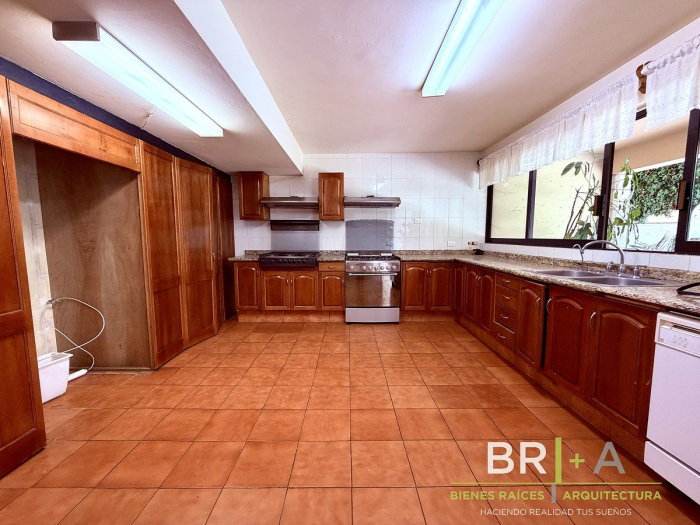 casa en venta en herradura en calle cerrada