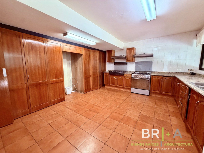 casa en venta en herradura en calle cerrada
