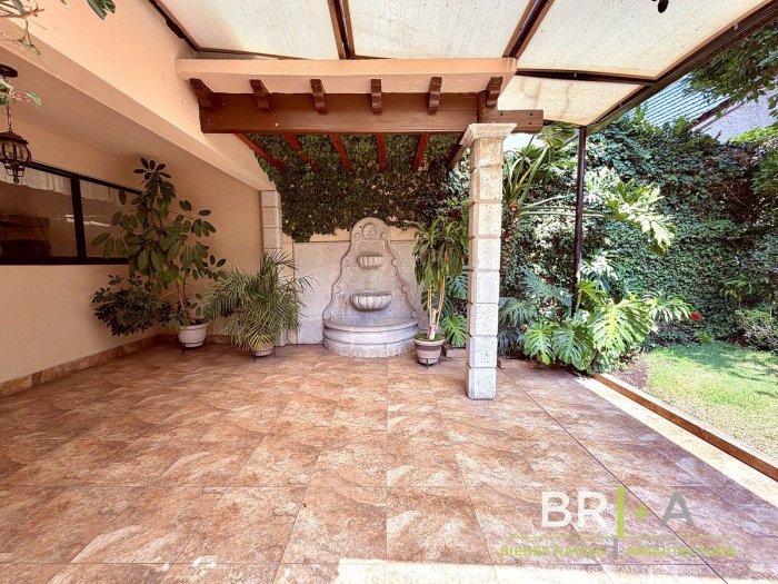 casa en venta en herradura en calle cerrada