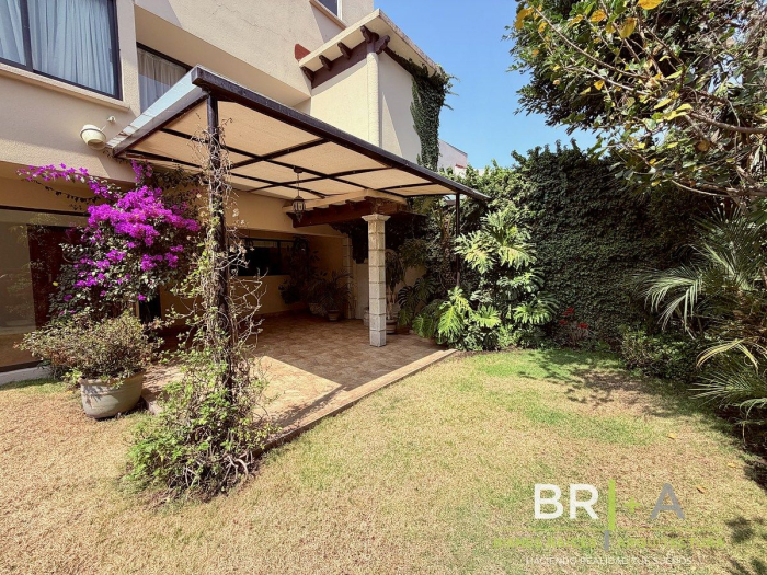 casa en venta en herradura en calle cerrada