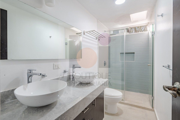 casa en venta en cd. satélite. remodelada. en cerrada. doble terraza. 