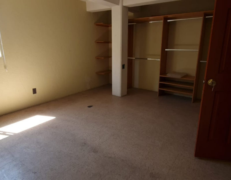 Casa Con Uso De Suelo En Venta En Juan González Romero 