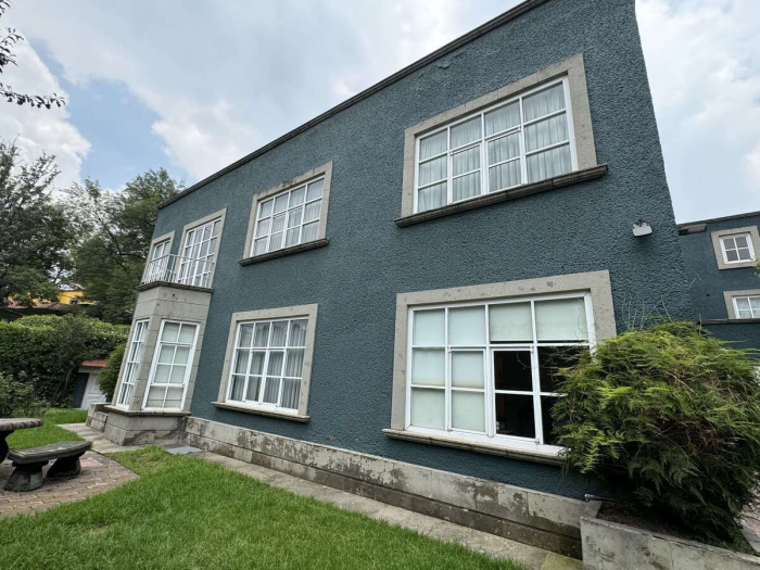 oportunidad linda casa para remodelar con jardín en las lomas de chapultepec