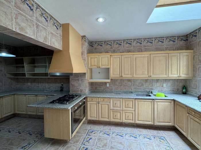 oportunidad linda casa para remodelar con jardín en las lomas de chapultepec