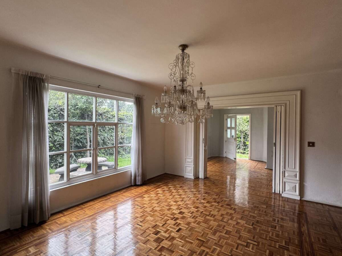 oportunidad linda casa para remodelar con jardín en las lomas de chapultepec