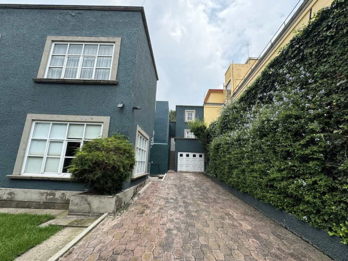 oportunidad linda casa para remodelar con jardín en las lomas de chapultepec