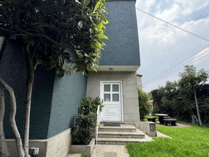 oportunidad linda casa para remodelar con jardín en las lomas de chapultepec