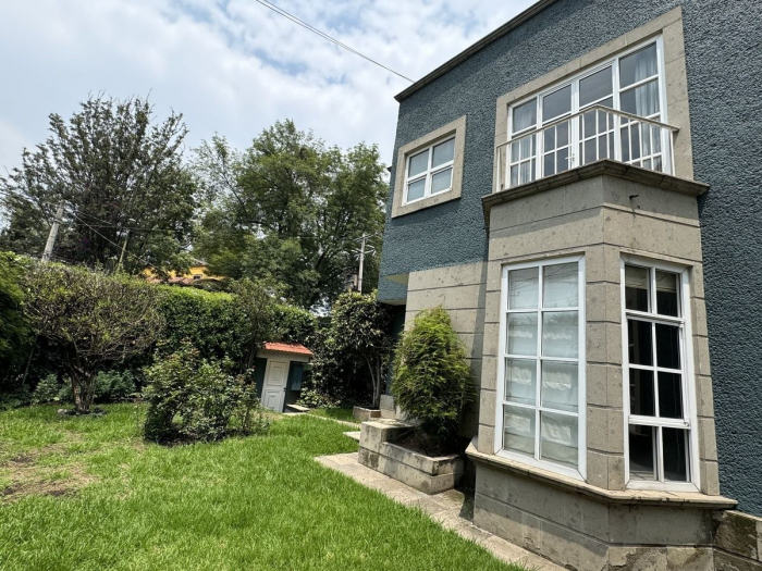 oportunidad linda casa para remodelar con jardín en las lomas de chapultepec