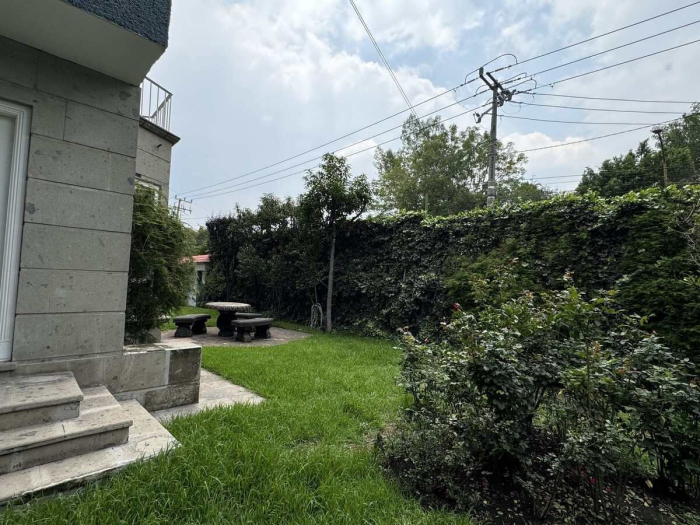 oportunidad linda casa para remodelar con jardín en las lomas de chapultepec