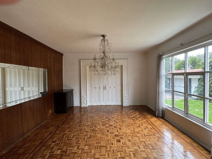 oportunidad linda casa para remodelar con jardín en las lomas de chapultepec