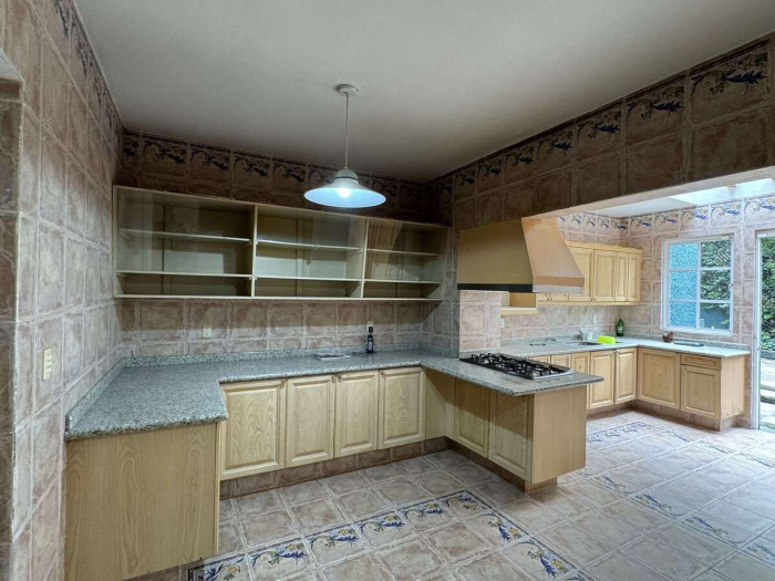 oportunidad linda casa para remodelar con jardín en las lomas de chapultepec