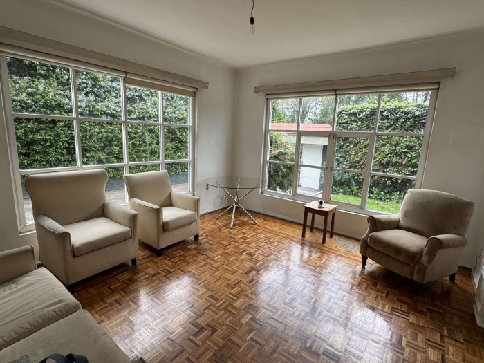 oportunidad linda casa para remodelar con jardín en las lomas de chapultepec