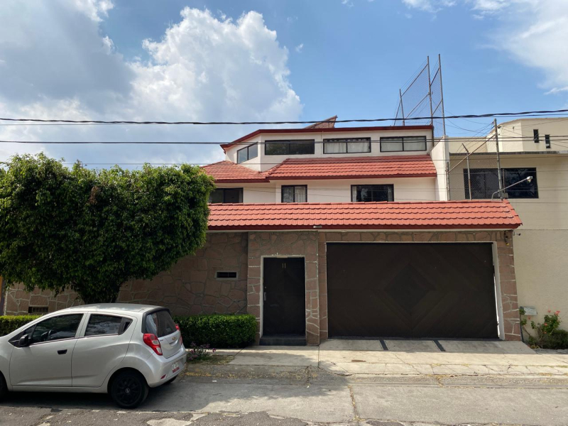 Casa En Venta En Las Arboledas (alto Potencial Uso Comercial)