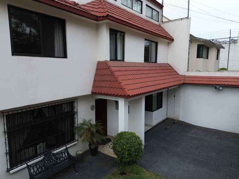 Casa En Venta En Las Arboledas (alto Potencial Uso Comercial)