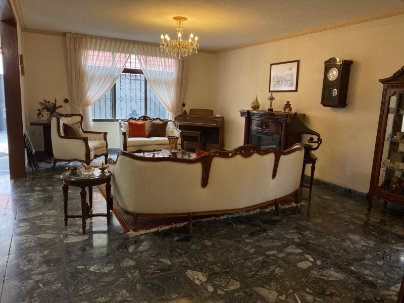Casa En Venta En Las Arboledas (alto Potencial Uso Comercial)