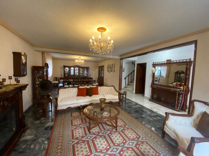 Casa En Venta En Las Arboledas (alto Potencial Uso Comercial)