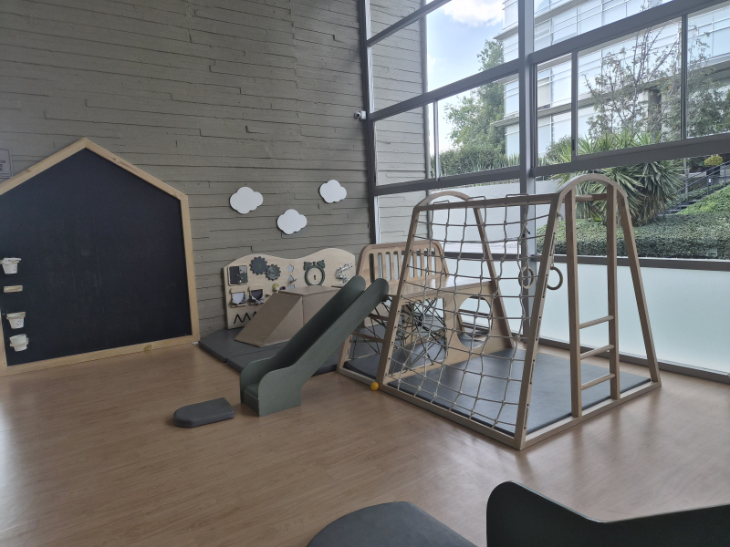 Departamento Exterior En Bosque Real