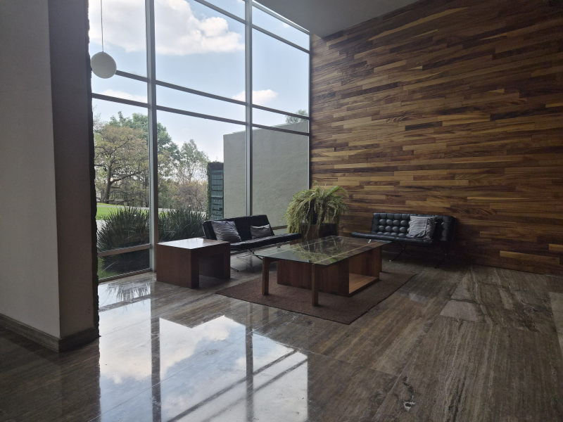 Departamento Exterior En Bosque Real