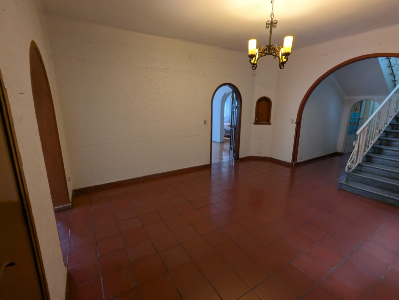 CASA COMO TERRENO EN VENTA LOMAS VIRREYES