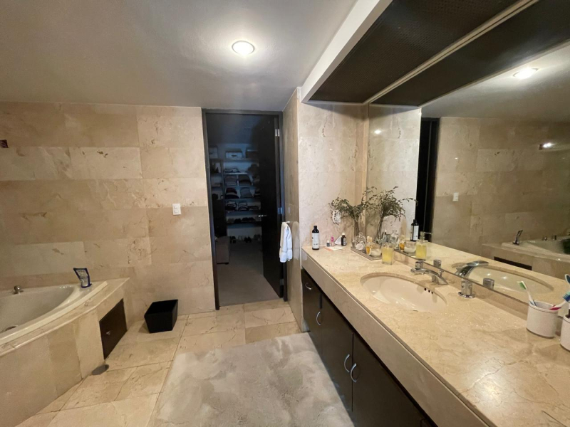 Venta Departamento Bosques De Las Lomas. Extraordinaria Vista. 