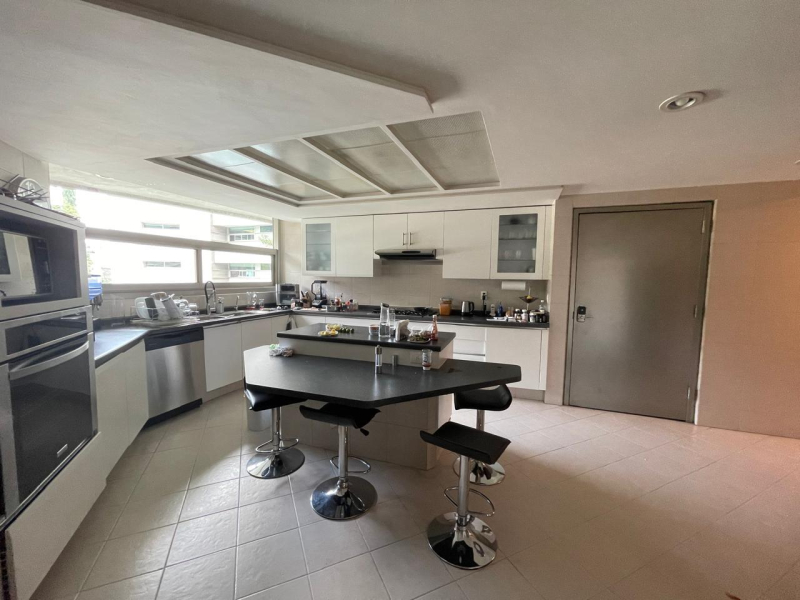 Venta Departamento Bosques De Las Lomas. Extraordinaria Vista. 