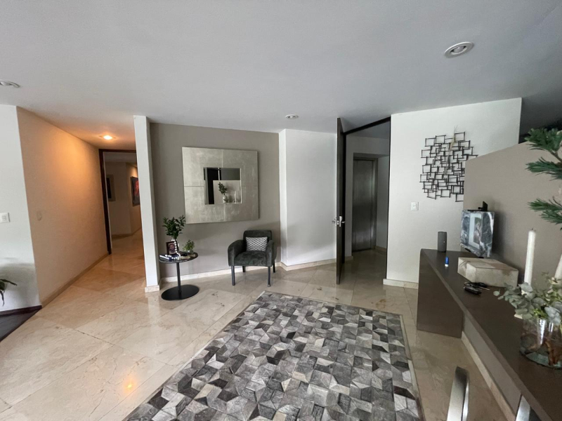 Venta Departamento Bosques De Las Lomas. Extraordinaria Vista. 