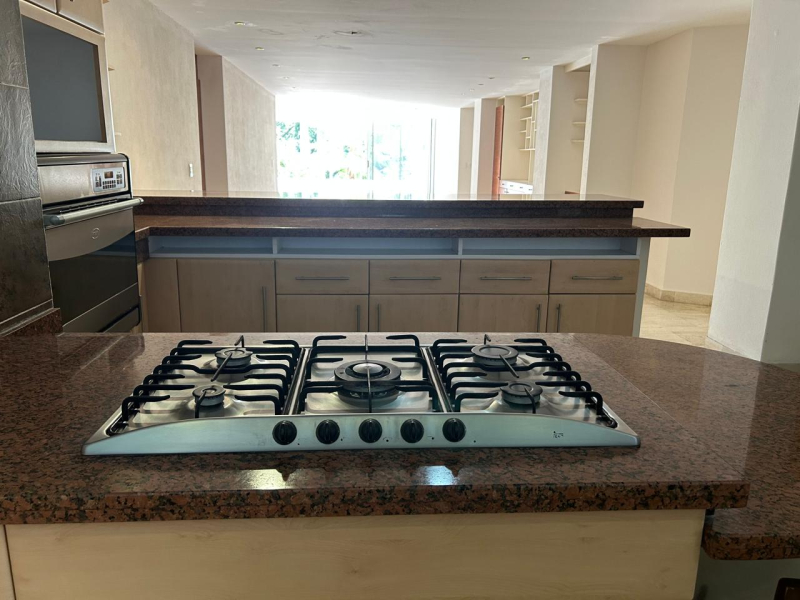 Exclusivo Departamento De Lujo En Venta En Tabachines, Cuernavaca; 4 Recámaras, Terraza Con Hermosa Vista, Amenidades Premium Y Seguridad 24/7