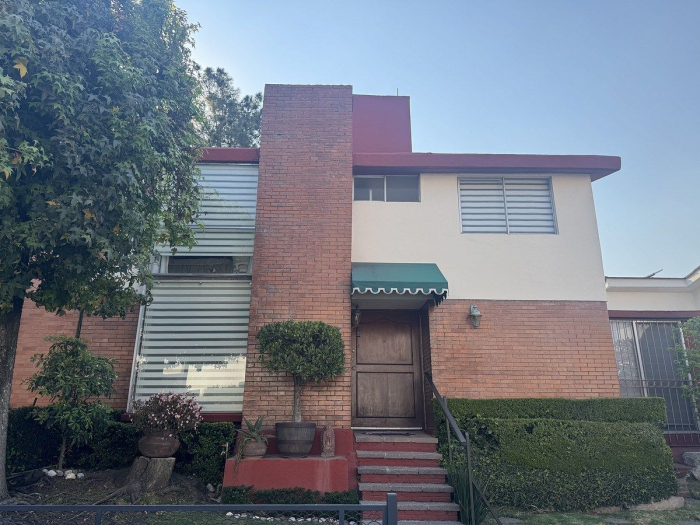 Venta casa en Lomas del Sol con doble vigilancia