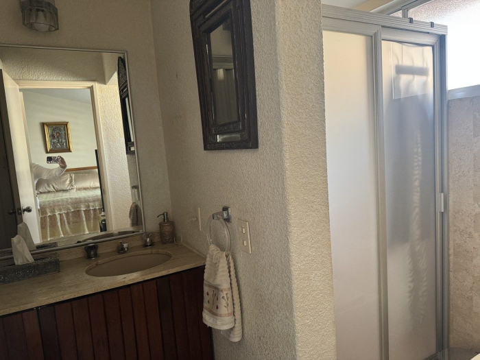 Venta casa en Lomas del Sol con doble vigilancia