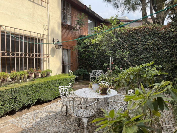 Venta casa en Lomas del Sol con doble vigilancia