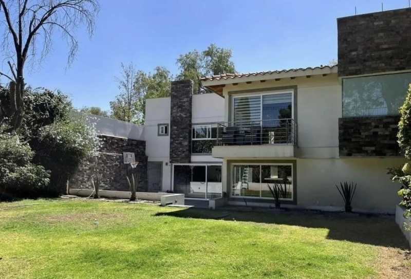 CASA EN VENTA JARDÃNES DEL PEDREGAL