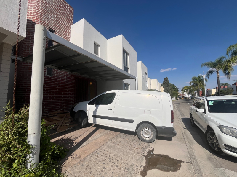 Casa En Condominio En Renta En Jardines De Los Arcos