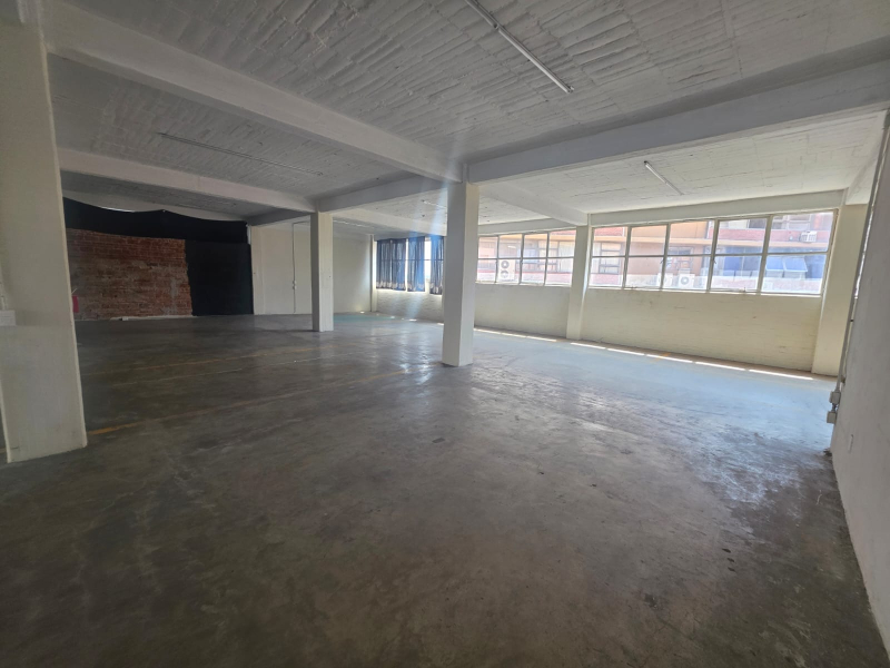 Edificio Corporativo Con Oficinas Y Bodegas En Venta En Toreo