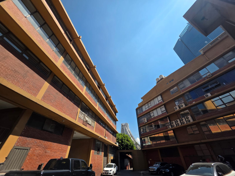 Edificio Corporativo Con Oficinas Y Bodegas En Venta En Toreo