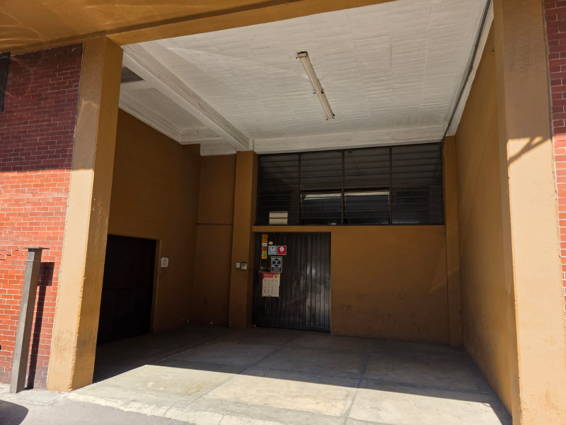 Edificio Corporativo Con Oficinas Y Bodegas En Venta En Toreo