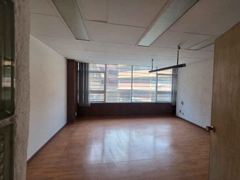 Edificio Corporativo Con Oficinas Y Bodegas En Venta En Toreo