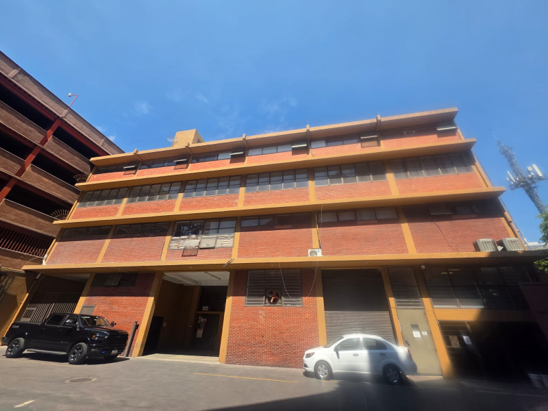 Edificio Corporativo Con Oficinas Y Bodegas En Venta En Toreo