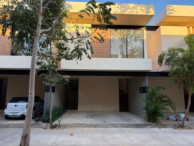 Casa En Renta En Temozón Norte 