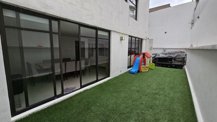 VENTA CASA EN LAS AGUILAS